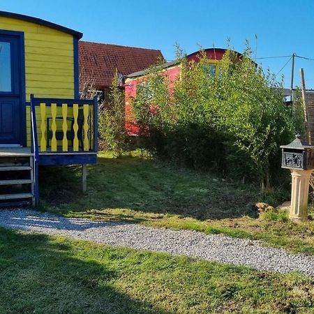 Roulotte Et Jacuzzi De Rachel Au Domaine Du Reuze Winnezeele Exterior foto