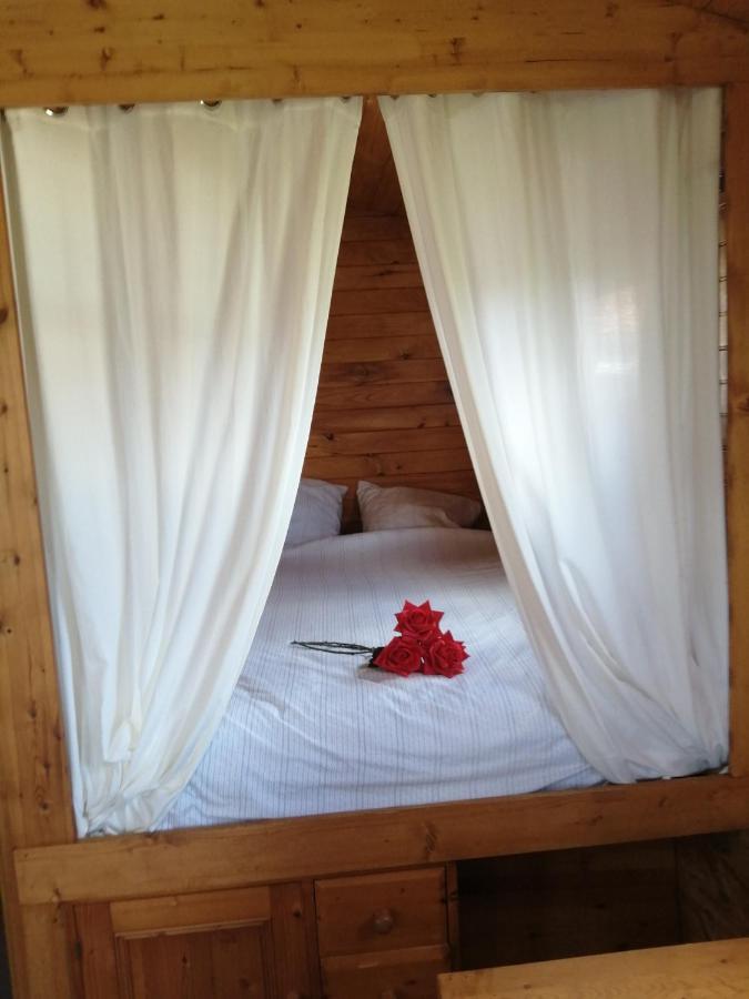 Roulotte Et Jacuzzi De Rachel Au Domaine Du Reuze Winnezeele Exterior foto