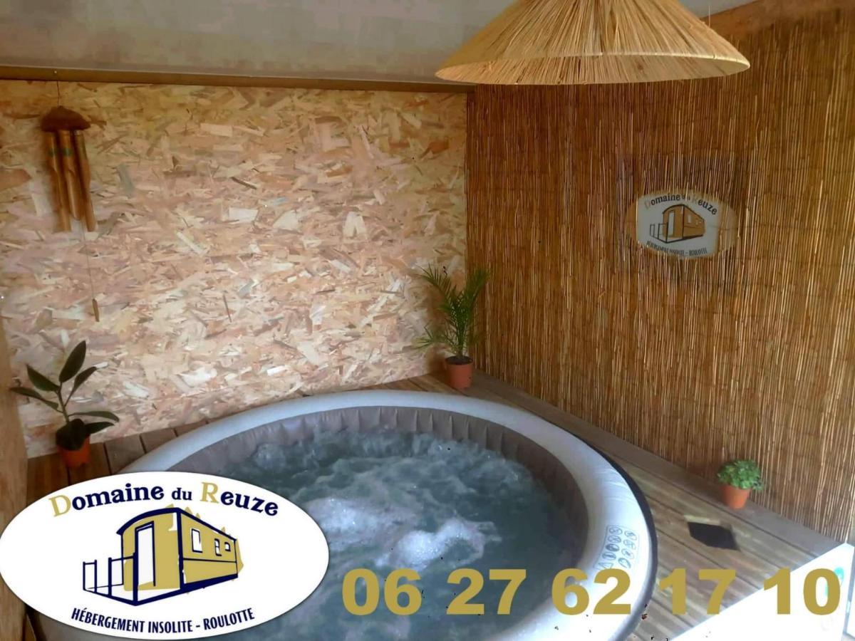 Roulotte Et Jacuzzi De Rachel Au Domaine Du Reuze Winnezeele Exterior foto