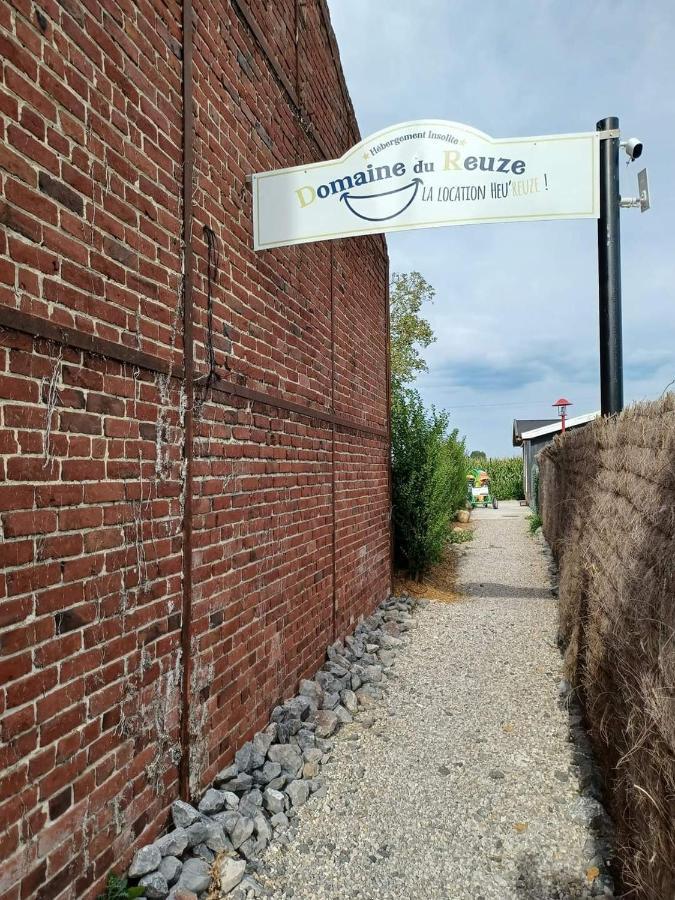 Roulotte Et Jacuzzi De Rachel Au Domaine Du Reuze Winnezeele Exterior foto